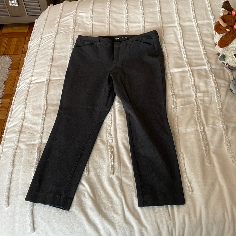 NWOT Old Navy Gray High Rise Pixie Pants